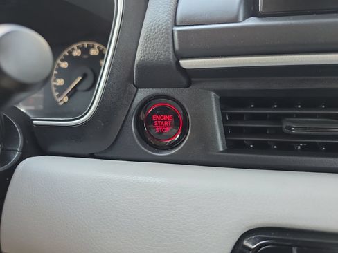 Used 2025 Honda Pilot EX-L image 19