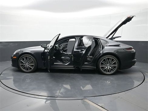 Used 2021 Porsche Panamera 4 image 28