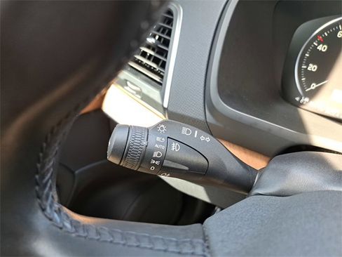 Used 2022 Volvo XC90 T6 Momentum w/ Climate Package image 20