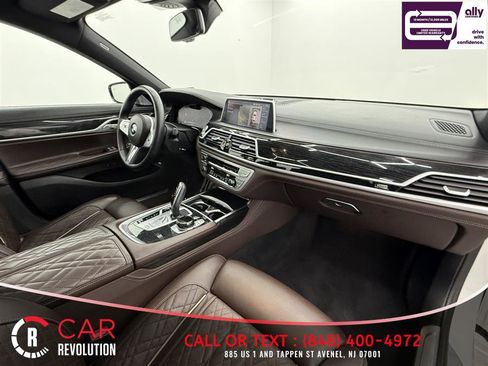 Used 2021 BMW 750i xDrive w/ Luxury Rear Seating Package image 35