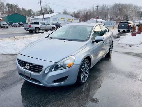 Used 2011 Volvo S60 T6 image 1