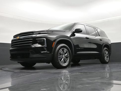Used 2025 Chevrolet Traverse LT FWD image 20