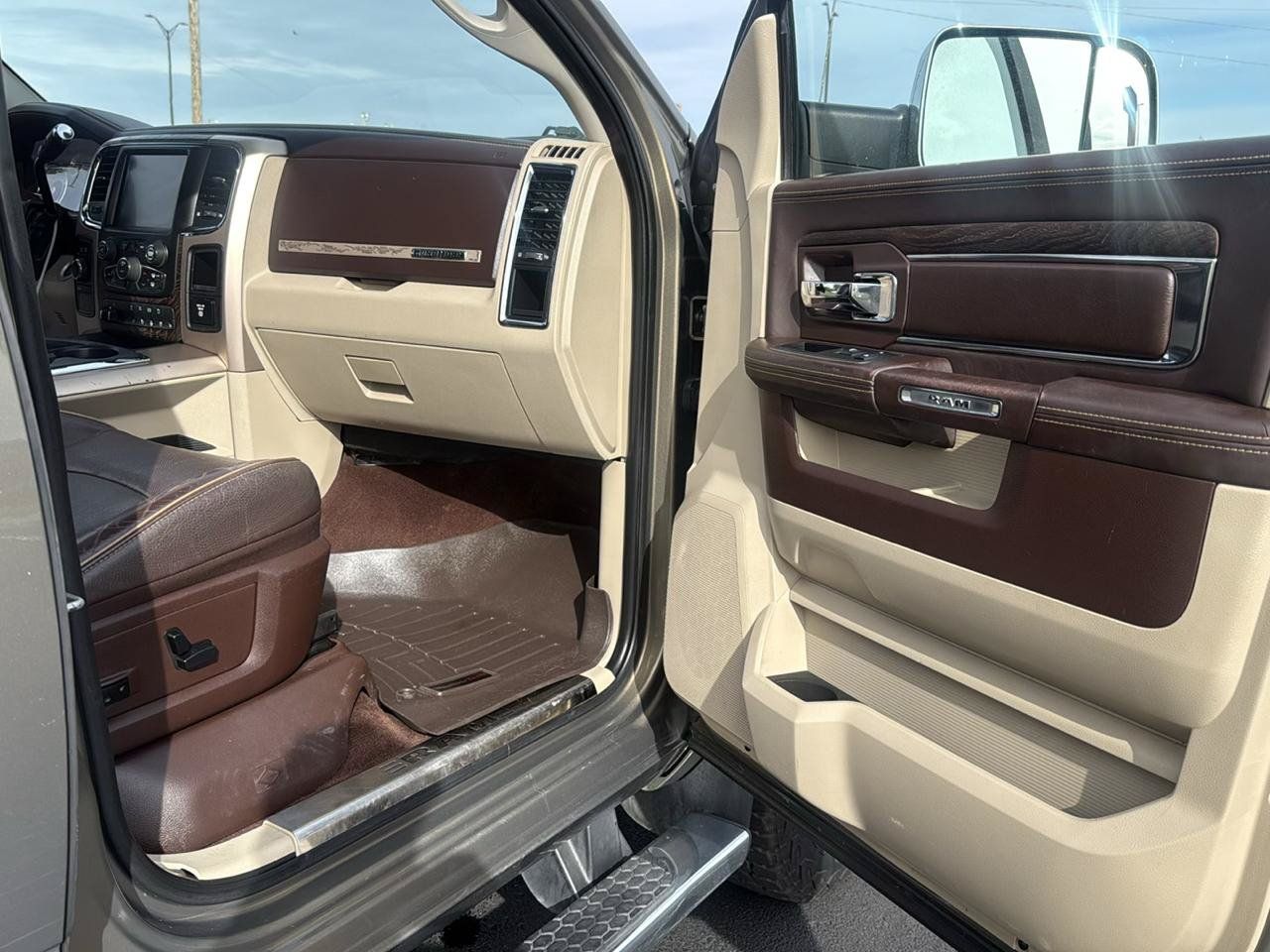 Used 2014 RAM 3500 Laramie Longhorn w/ Convenience Group AWD/4WD image 40