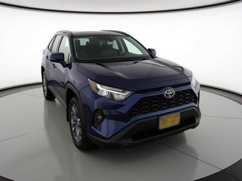 Used 2023 Toyota RAV4 XLE Premium image 5