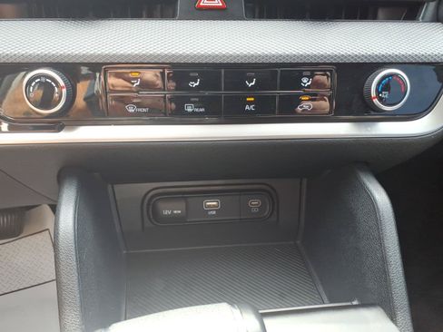 Used 2025 Kia Sportage LX FWD image 24