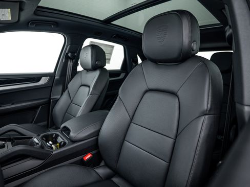 Certified 2026 Porsche Cayenne AWD/4WD image 21