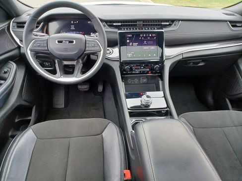 Used 2023 Jeep Grand Cherokee Altitude AWD/4WD image 29