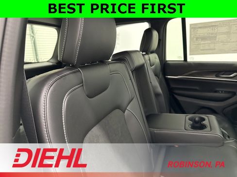 New 2026 Jeep Grand Cherokee Laredo image 12