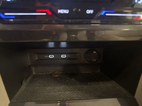 Used 2022 Volkswagen Tiguan SE image 24