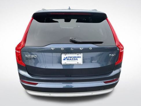 Used 2022 Volvo XC90 T6 Momentum w/ Climate Package image 4
