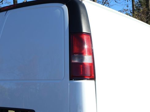 Used 2022 Chevrolet Express 3500 w/ Driver Convenience Package image 7