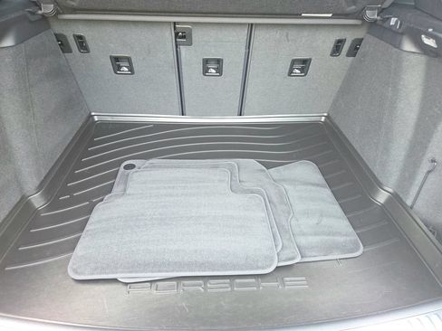 Certified 2024 Porsche Macan S AWD/4WD image 31