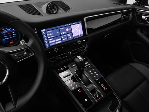 Used 2025 Porsche Macan image 28