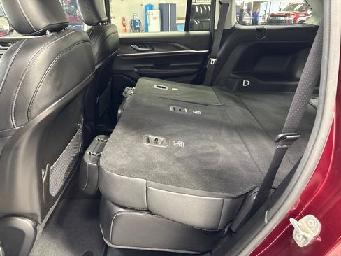 Used 2023 Jeep Grand Cherokee Limited w/ Trailer Tow Prep Group (B) AWD/4WD image 47