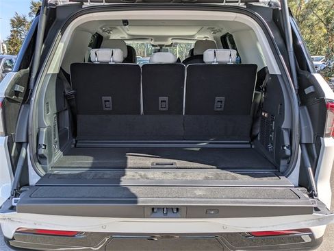 New 2025 Lincoln Navigator Reserve image 12