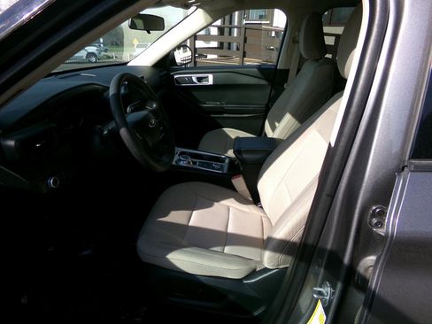 Used 2023 Ford Explorer 4WD image 11