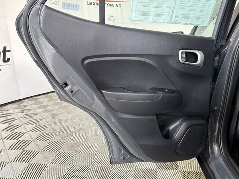 Used 2025 Hyundai Venue SEL FWD image 22