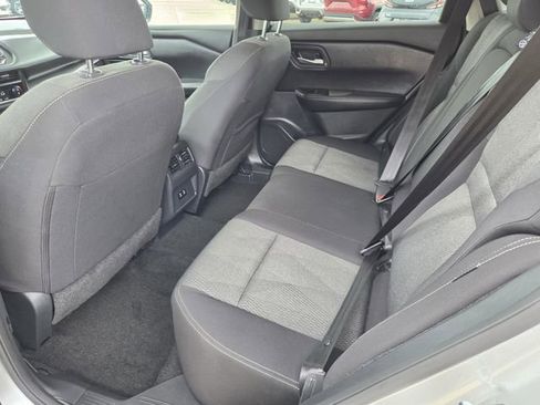 Used 2025 Nissan Rogue SV FWD image 16