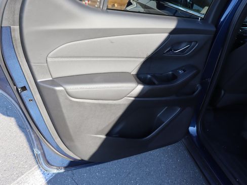 Used 2023 Chevrolet Traverse LT FWD image 31