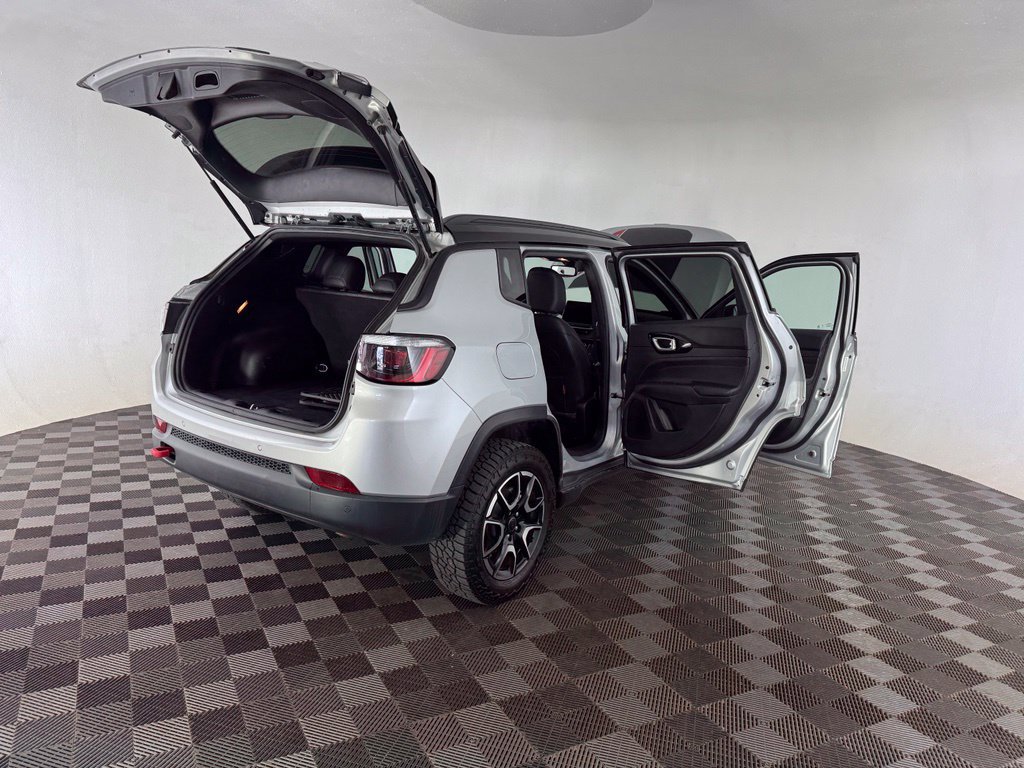 Used 2025 Jeep Compass Trailhawk AWD/4WD image 13