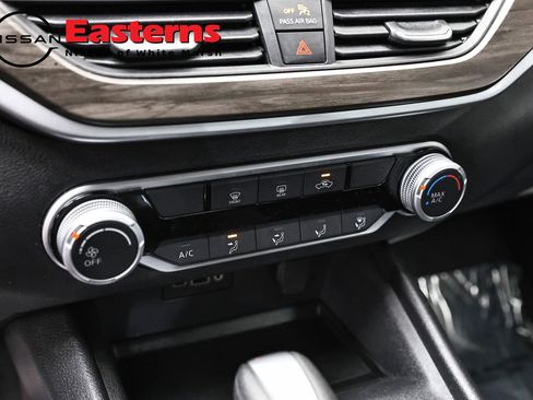 Used 2025 Nissan Altima 2.5 SV FWD image 19