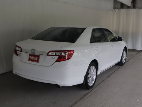 Used 2012 Toyota Camry XLE w/ Convenience Pkg FWD image 7