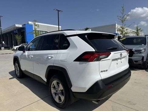 Used 2022 Toyota RAV4 XLE w/ Convenience Package FWD image 5