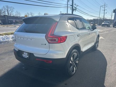 Certified 2025 Volvo XC40 B5 Plus AWD/4WD image 5