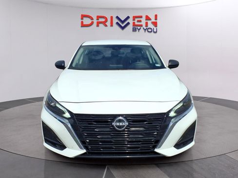 Used 2025 Nissan Altima 2.5 SV FWD image 8