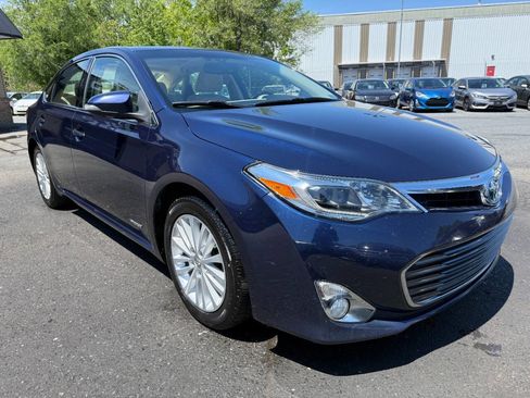 Used 2013 Toyota Avalon Limited FWD image 3
