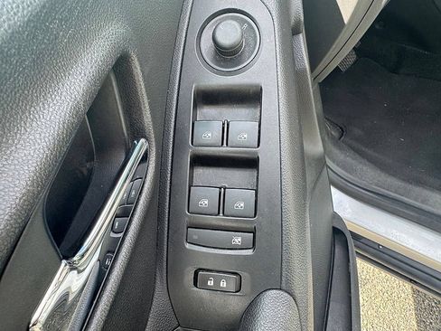 Used 2019 Chevrolet Trax LT w/ LT Convenience Package AWD/4WD image 15
