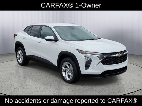 Used 2024 Chevrolet Trax LS w/ LS Convenience Package FWD image 2