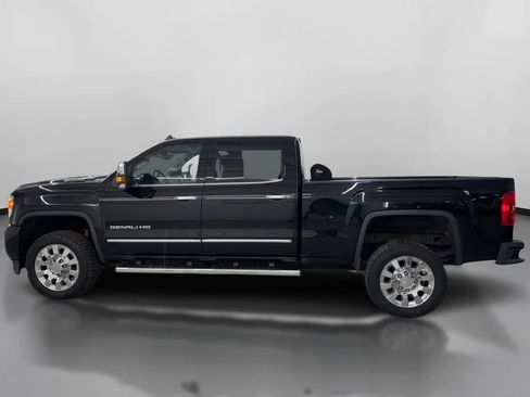 Used 2019 GMC Sierra 2500 Denali w/ Duramax Plus Package AWD/4WD image 5