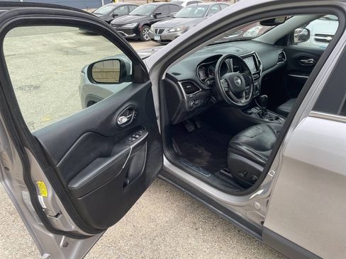 Used 2019 Jeep Cherokee Limited AWD/4WD image 9