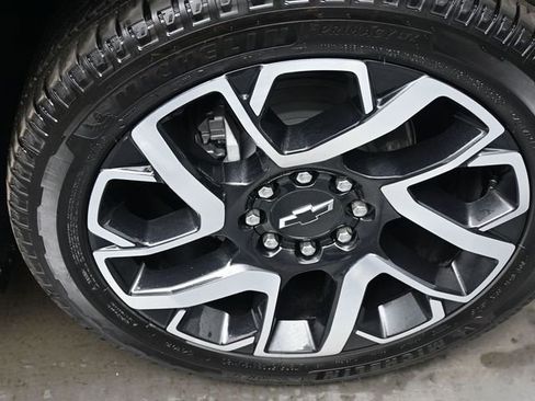 Used 2025 Chevrolet Silverado EV RST image 30