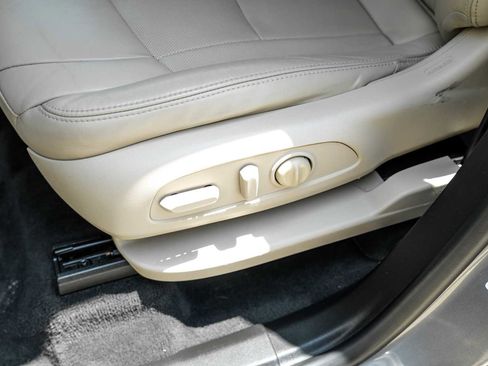 Used 2019 Buick Enclave Essence FWD image 33