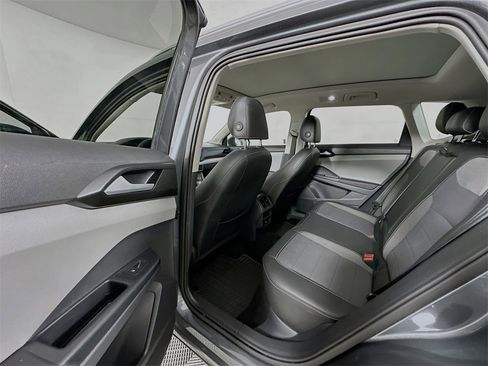 Used 2023 Volkswagen Taos SE w/ Panoramic Sunroof Package image 16