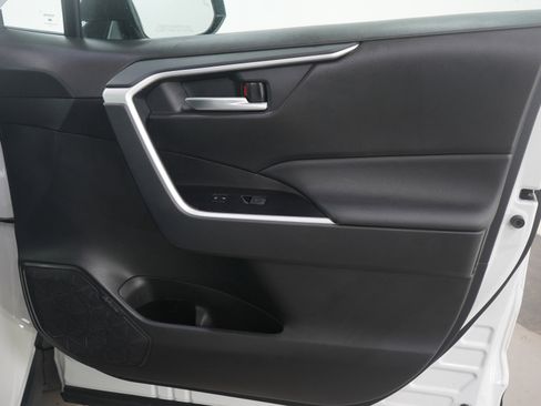 Used 2025 Toyota RAV4 XLE w/ Convenience Package image 12