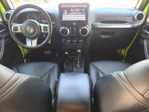 Used 2016 Jeep Wrangler Unlimited Rubicon AWD/4WD image 13