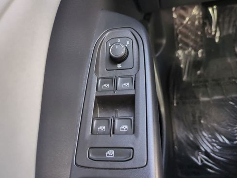 Used 2025 Volkswagen Taos SE AWD/4WD image 22