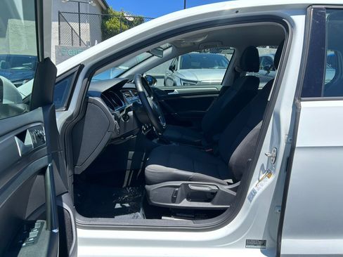 Used 2019 Volkswagen e-Golf SE w/ Driver Assistance Package FWD image 11