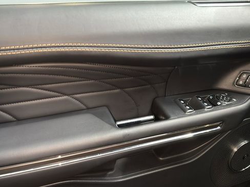 Used 2023 Ford Expedition Platinum image 12