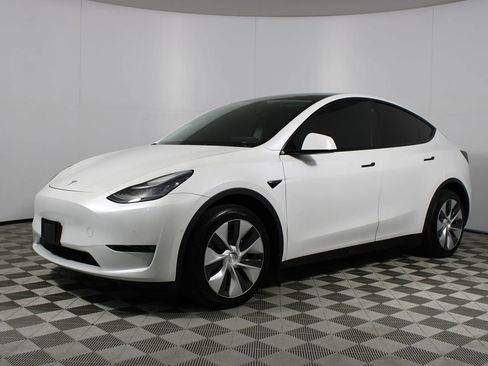 Used 2021 Tesla Model Y Long Range image 3