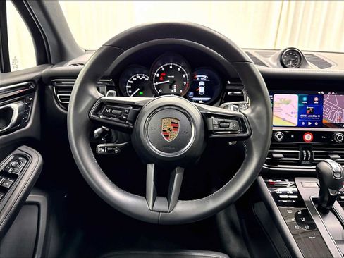 Used 2026 Porsche Macan AWD/4WD image 17