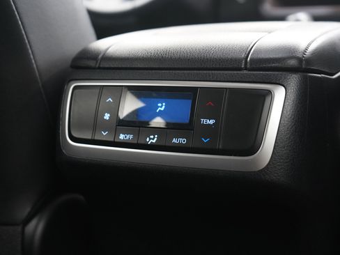 Used 2018 Toyota Highlander XLE w/ Carpet Mat Package (TMS) image 15