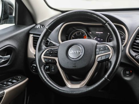 Used 2018 Jeep Cherokee Limited FWD image 15
