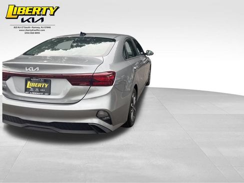 Used 2022 Kia Forte LXS FWD image 7