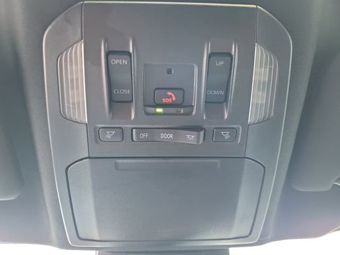 Used 2024 Toyota Highlander XLE image 18