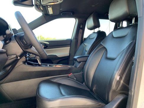 Used 2025 Jeep Compass Limited image 27