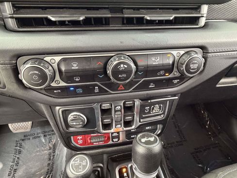 Used 2024 Jeep Wrangler Unlimited Rubicon 4xe AWD/4WD image 13